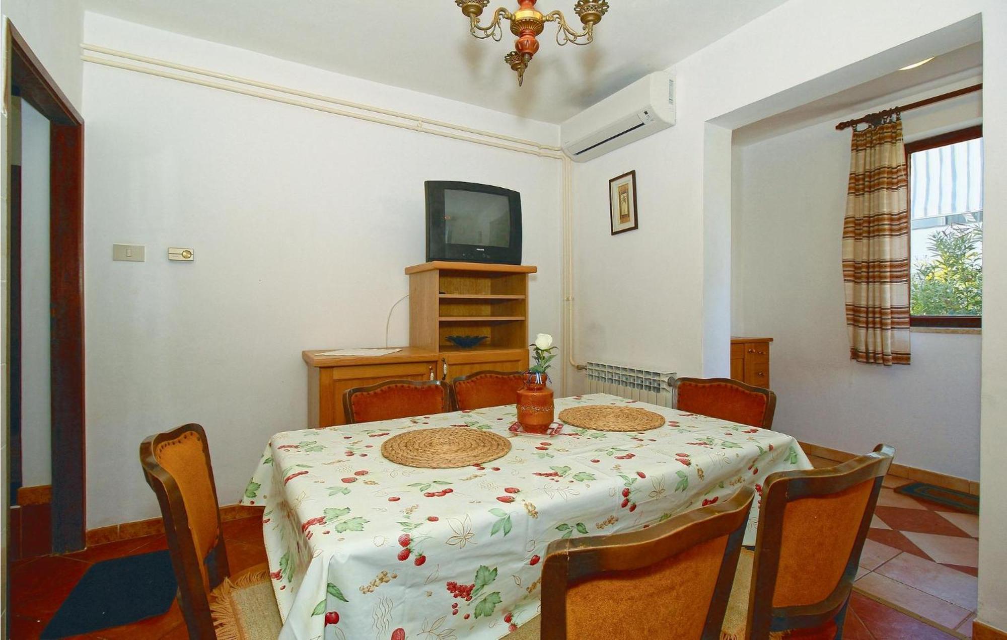 2 Bedroom In Apartment Porec