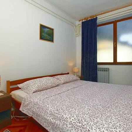 2 Bedroom Nice Apartment In Porec Exterior photo