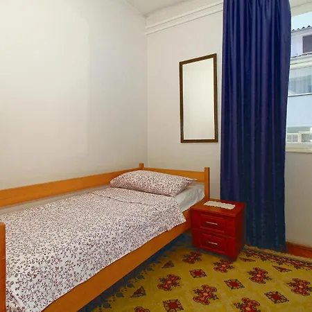 2 Bedroom Nice Apartment In Porec Exterior photo