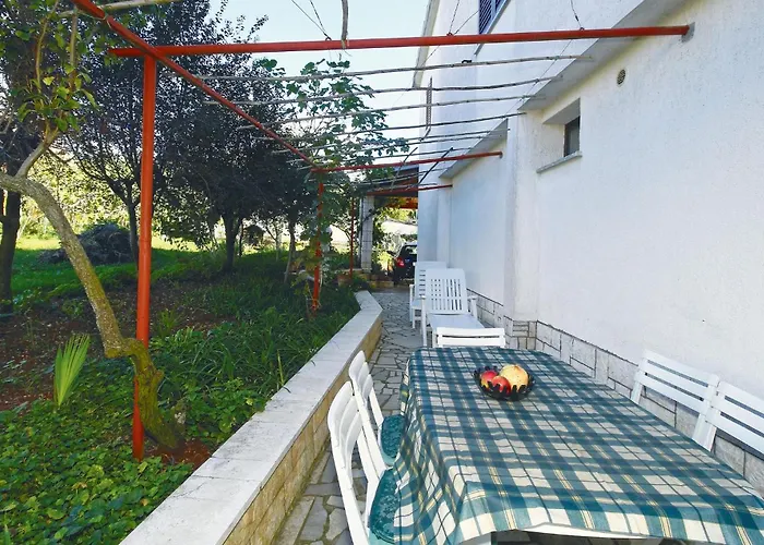 2 Bedroom Nice Apartment In Porec