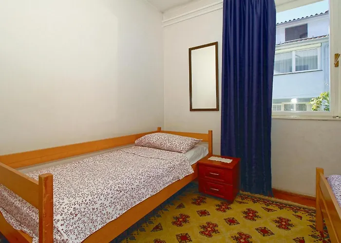 2 Bedroom Nice Apartment In Porec
