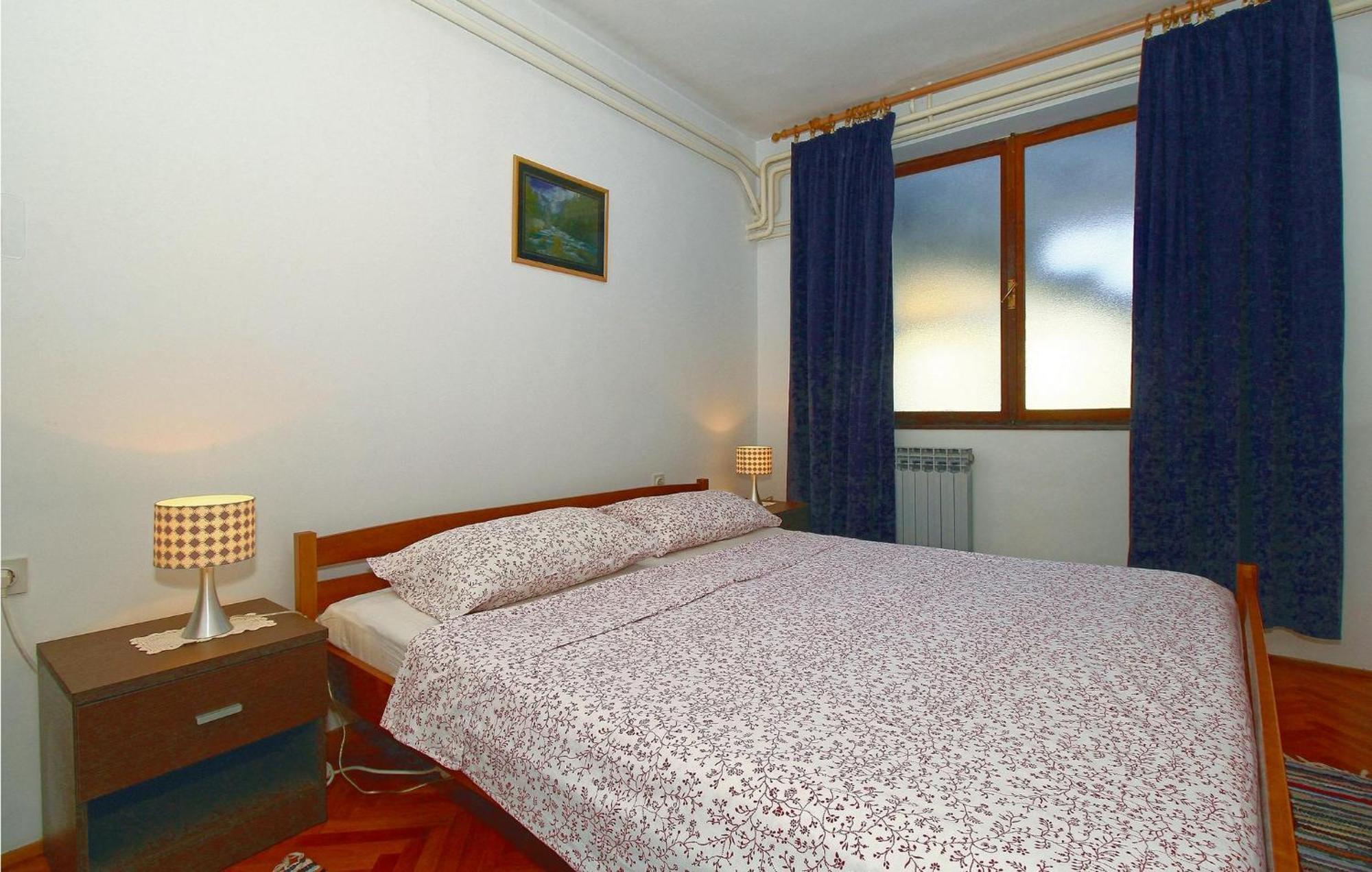 2 Bedroom In Apartment