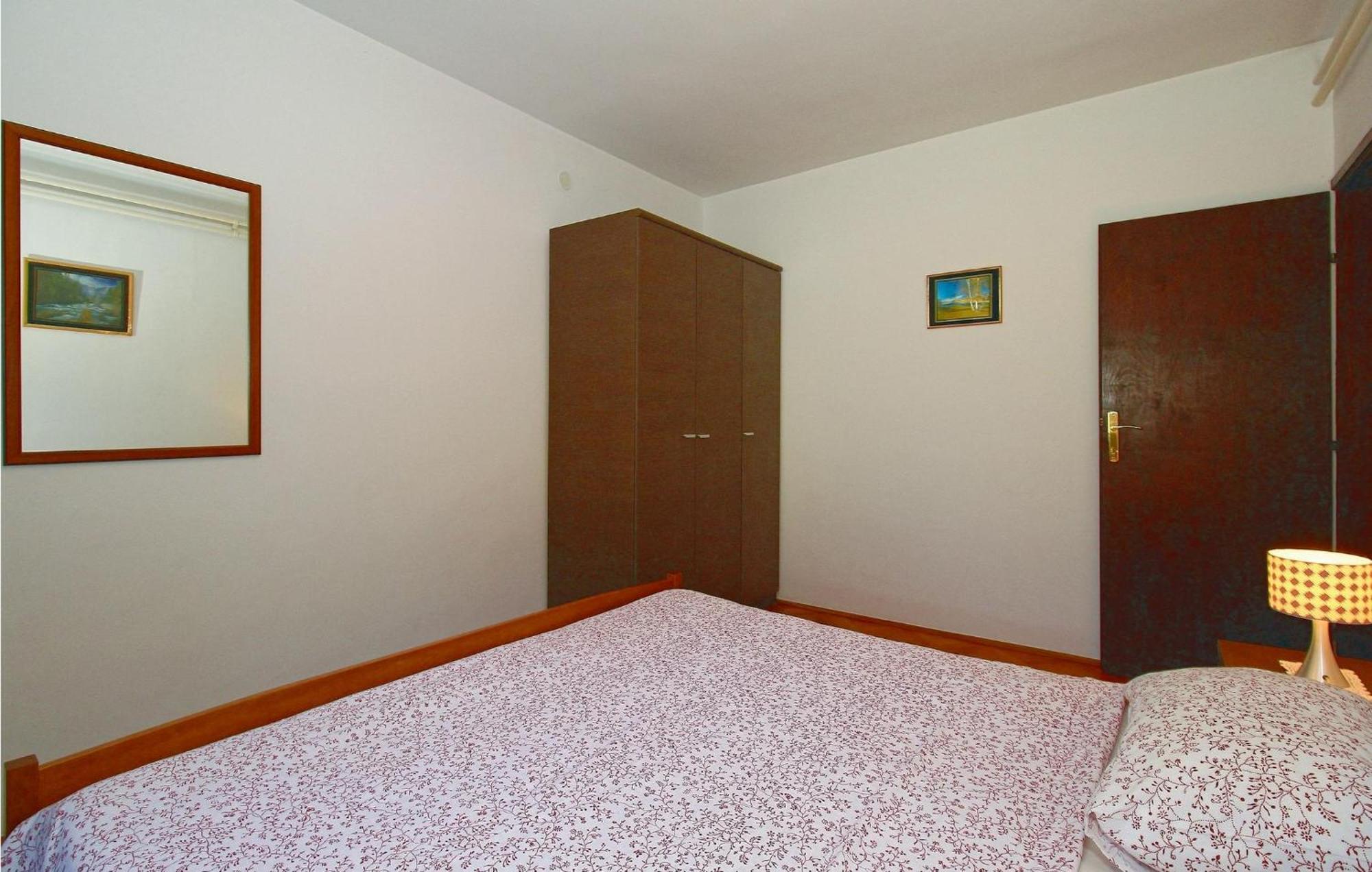 2 Bedroom In Apartment *